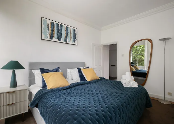 Heavenly Stays, Knightsbridge, Stylish 2-Bd Escape