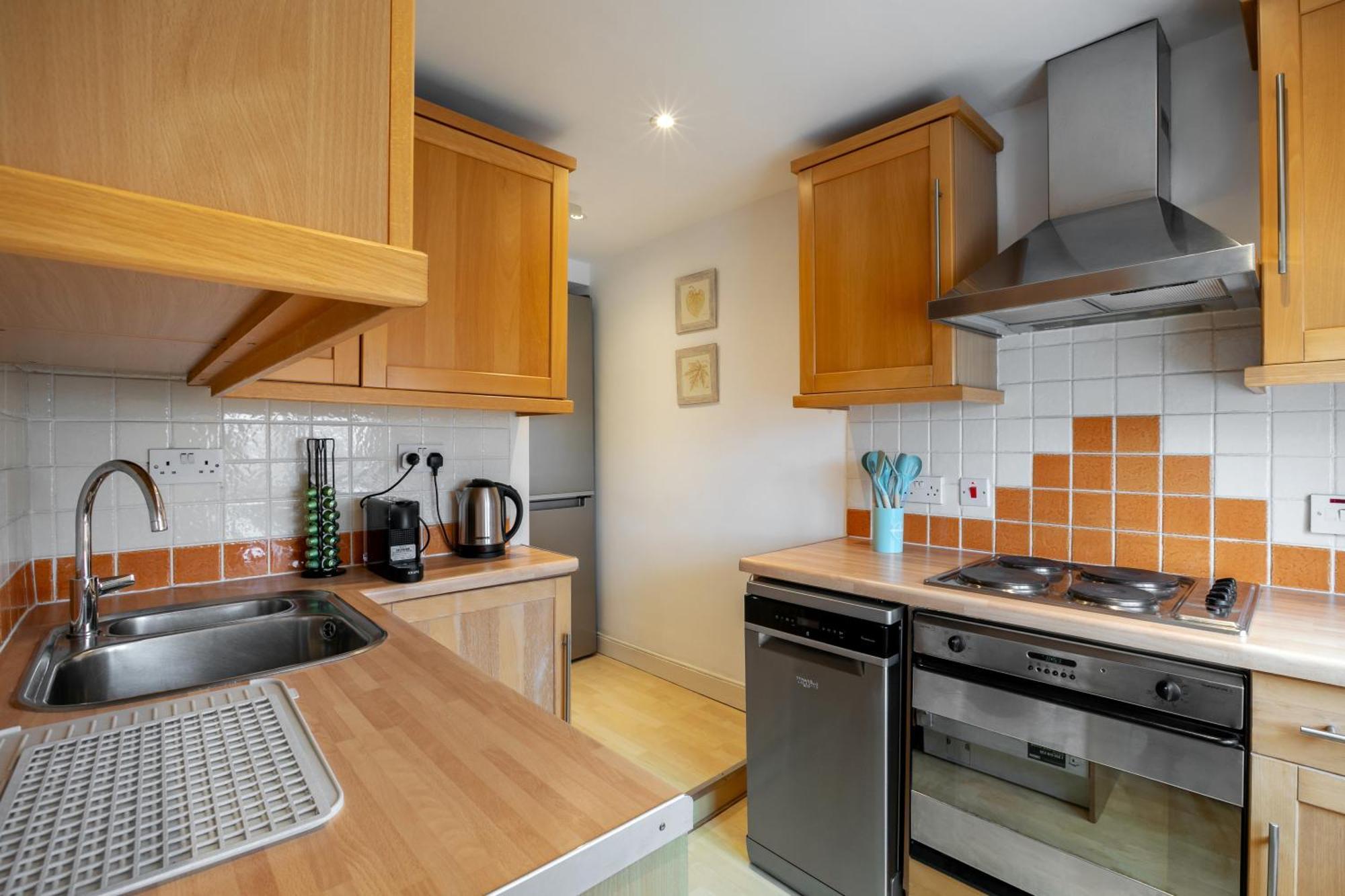 Heavenly Stays, Knightsbridge, Stylish 2-bd Escape *