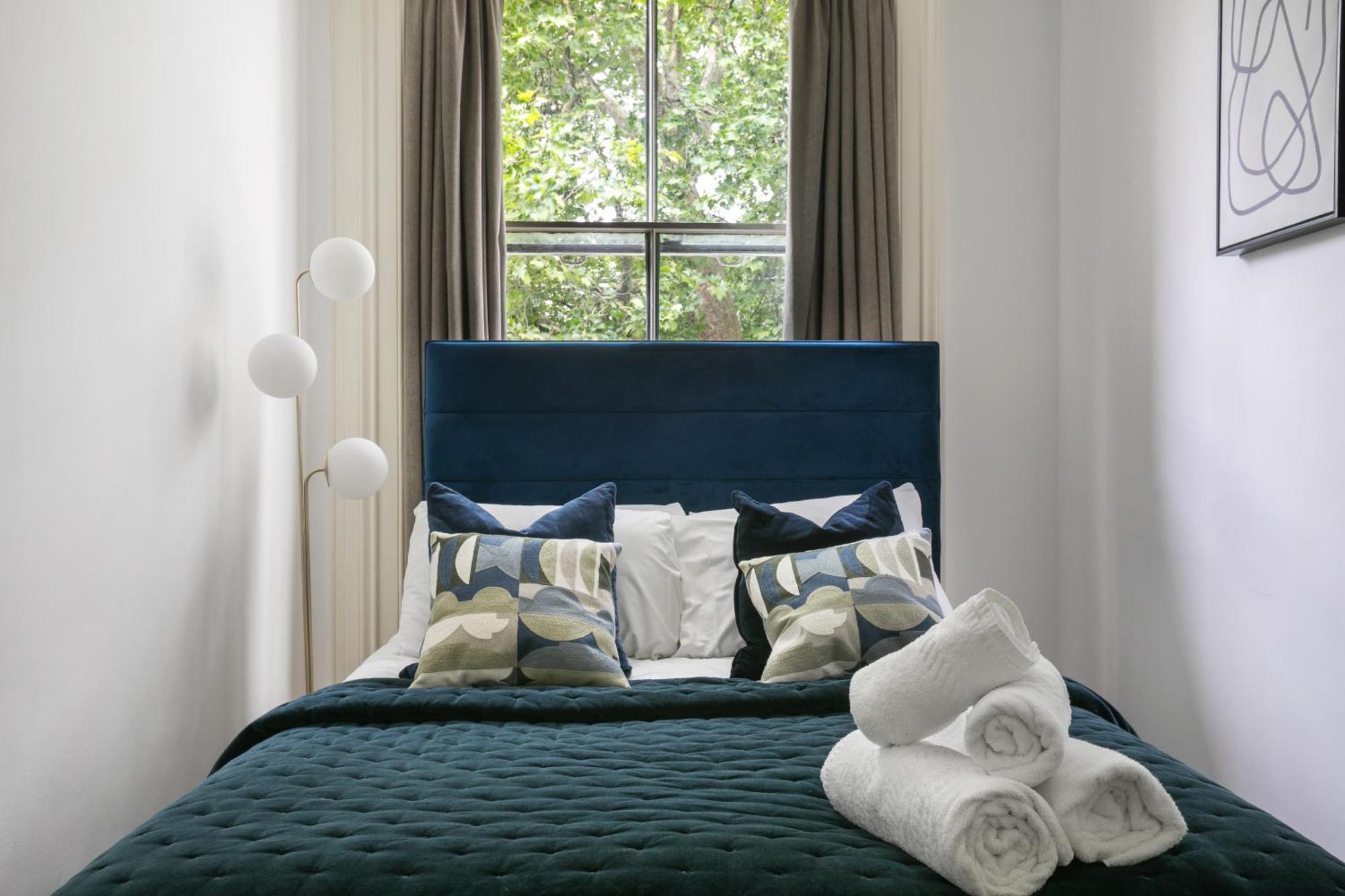 Heavenly Stays, Knightsbridge, Stylish 2-bd Escape *